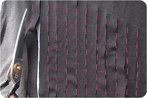 faire des franges à sont tee-shirt