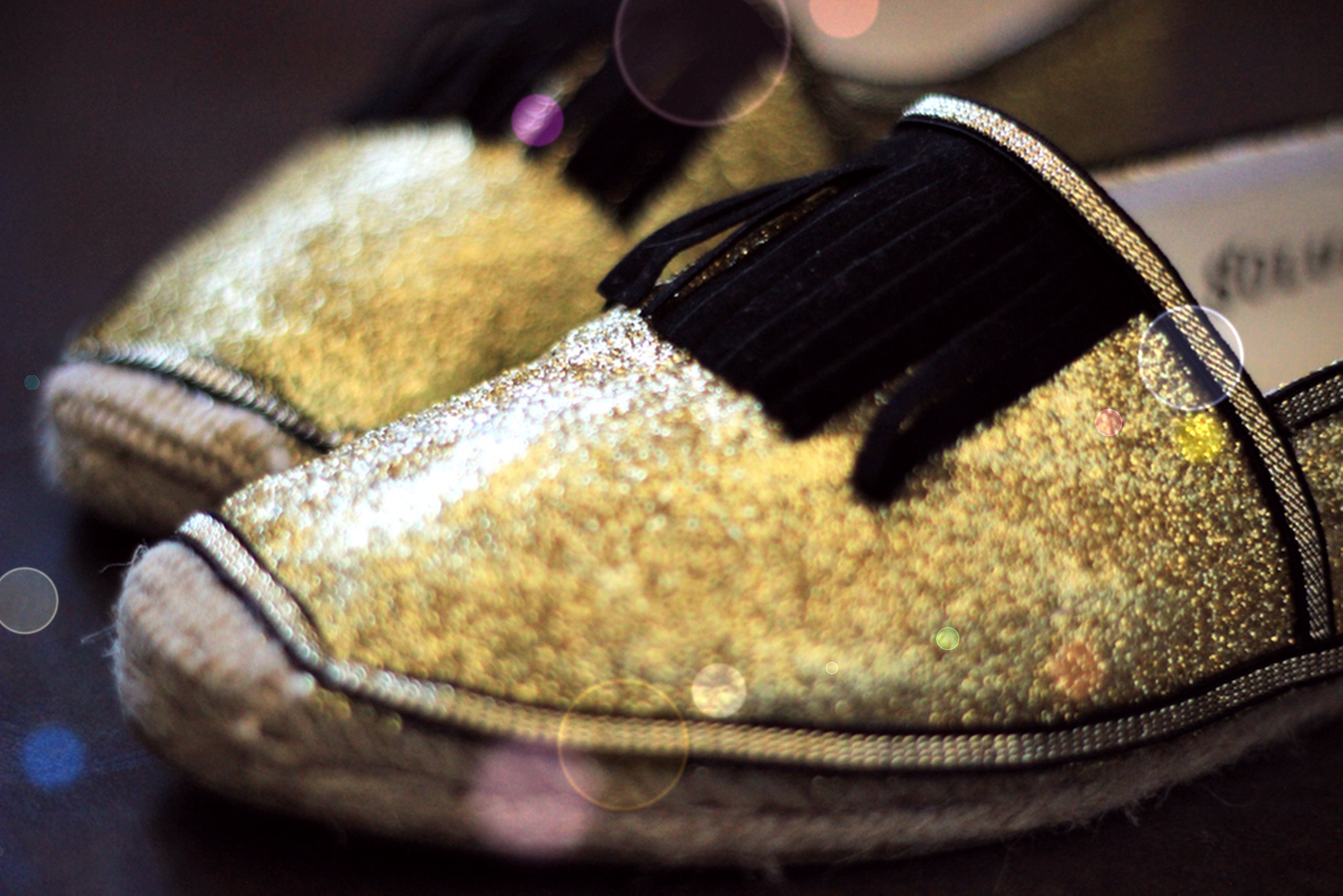 DIY glitter shoes
