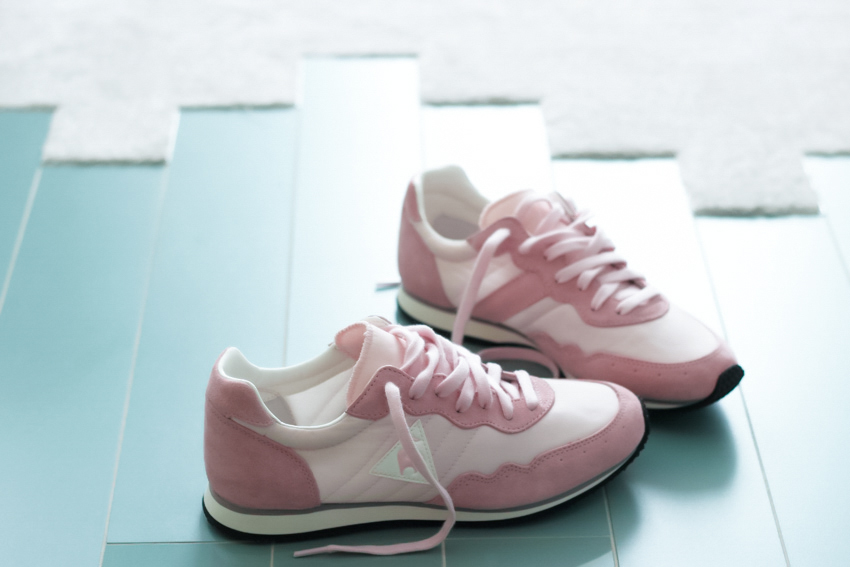 pink sneakers running le coq sportif