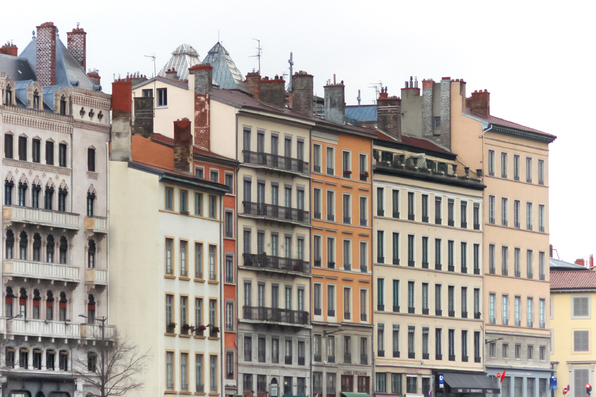 lyon quartier saint jean maisons colorées