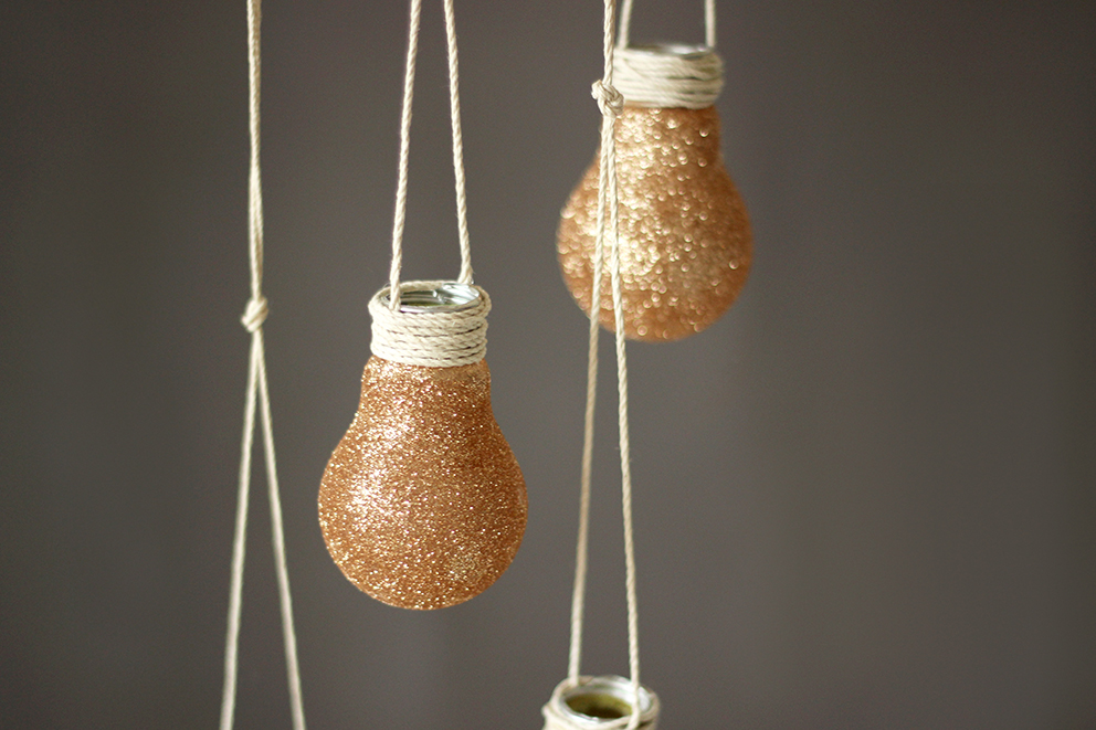 DIY glitter bulb