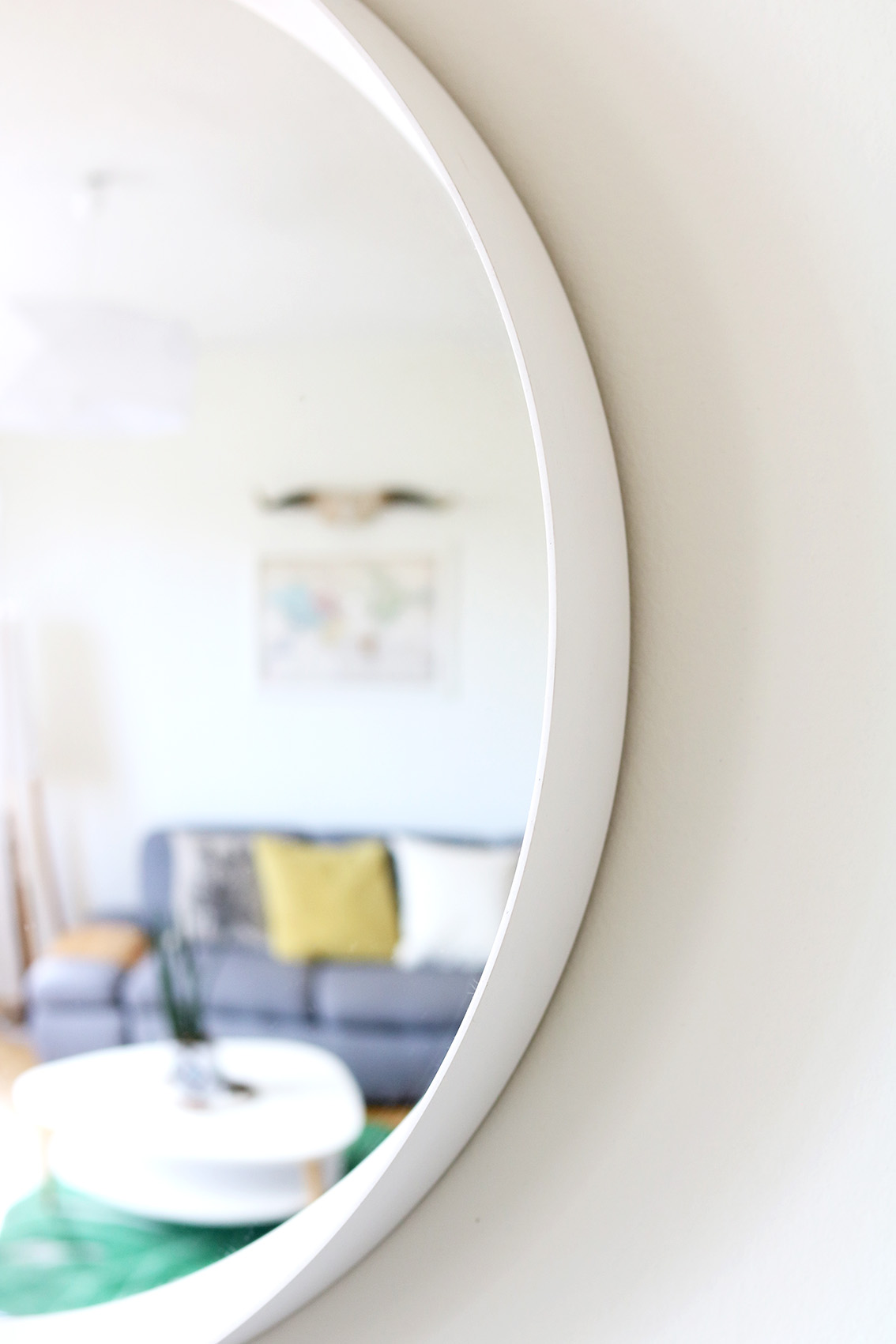 White-circle-mirror-DIY