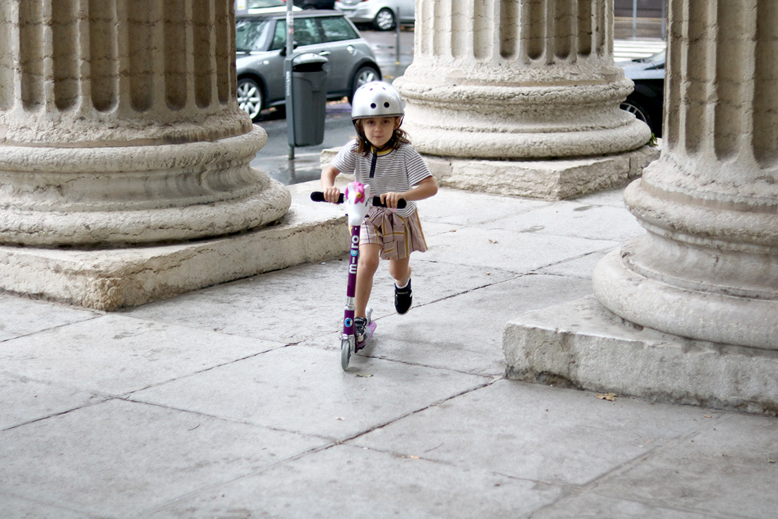 enfant-trottinette-deux roues